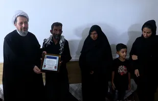 دیدار رئیس اداره عقیدتی سیاسی نهاجا با خانواده شهید دورای در روستای سیاهوی بندرعباس
