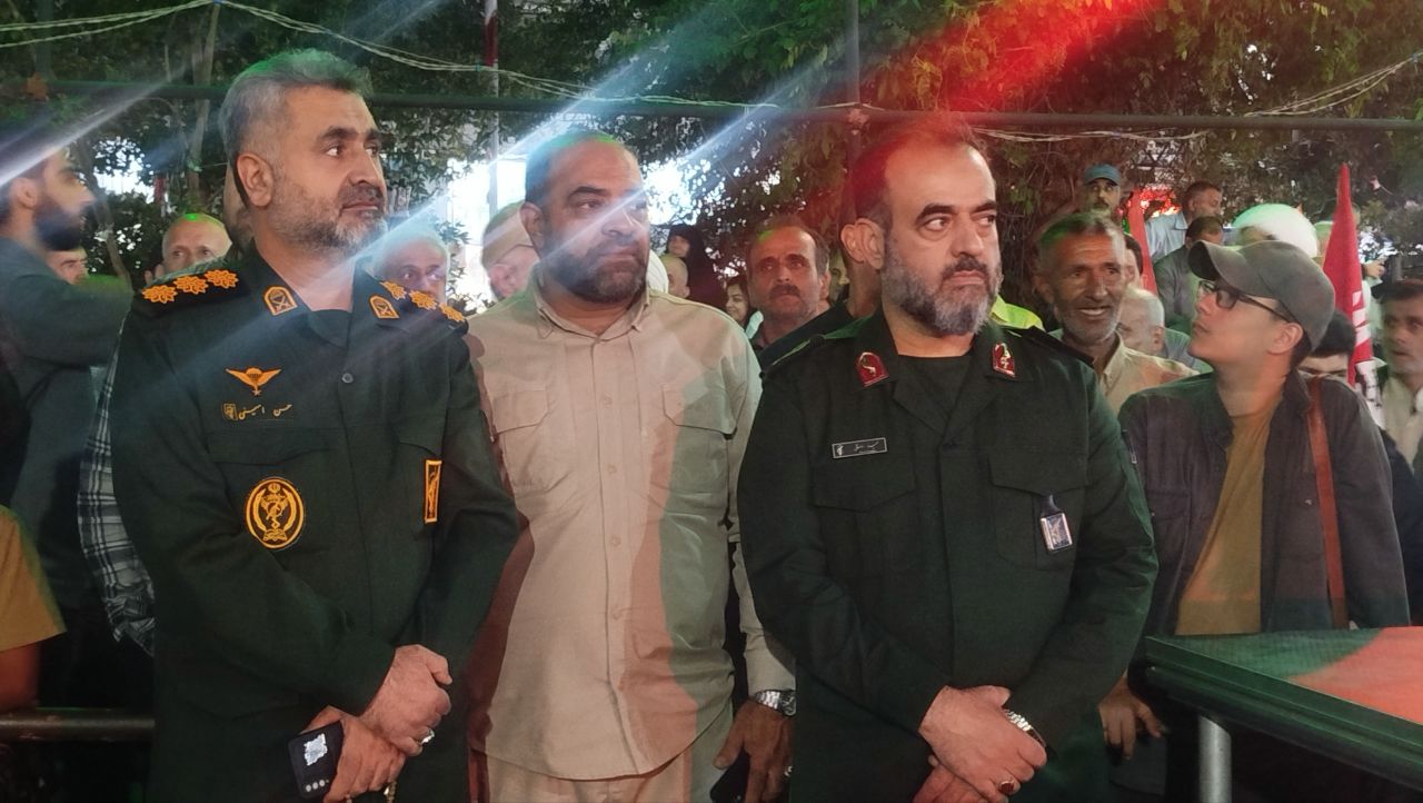امنیتِ این سرزمین، وامدار دستانی‌ست که فرزندانشان را به راهِ ایران سپردند/  قامتِ فرماندهی که به نمایندگی از مردم ایران، پیشِ مادران شهدا خم شد