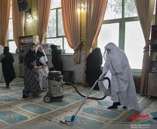 غبارروبی مسجد کوثر زاهدان توسط خواهران بسیجی
