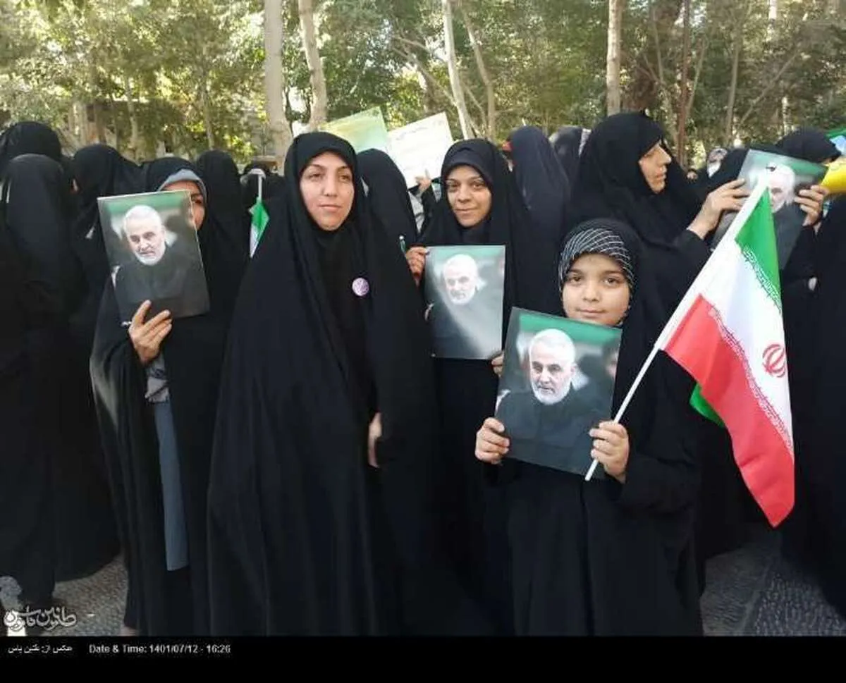 گزارش مردمی از اجتماع حماسی بانوان مهدوی اصفهان؛
نه قاطع زنان اصفهانی به هتاکان به مقدسات اسلام و حجاب/ جمع دهه هشتادی ها در گذرچهارباغ اصفهان خودنمایی کرد
