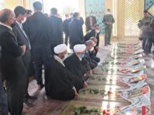 غبار روبی قبور مطهر شهدا با حضور وزیر محترم نیرو در تفت