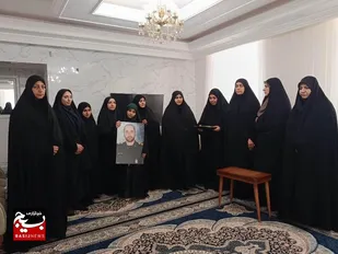 دیدار مسئول بسیج جامعه زنان سپاه استان با خانواده شهید سرهنگ پاسدار سید ابراهیم موسویان در الیگودرز
