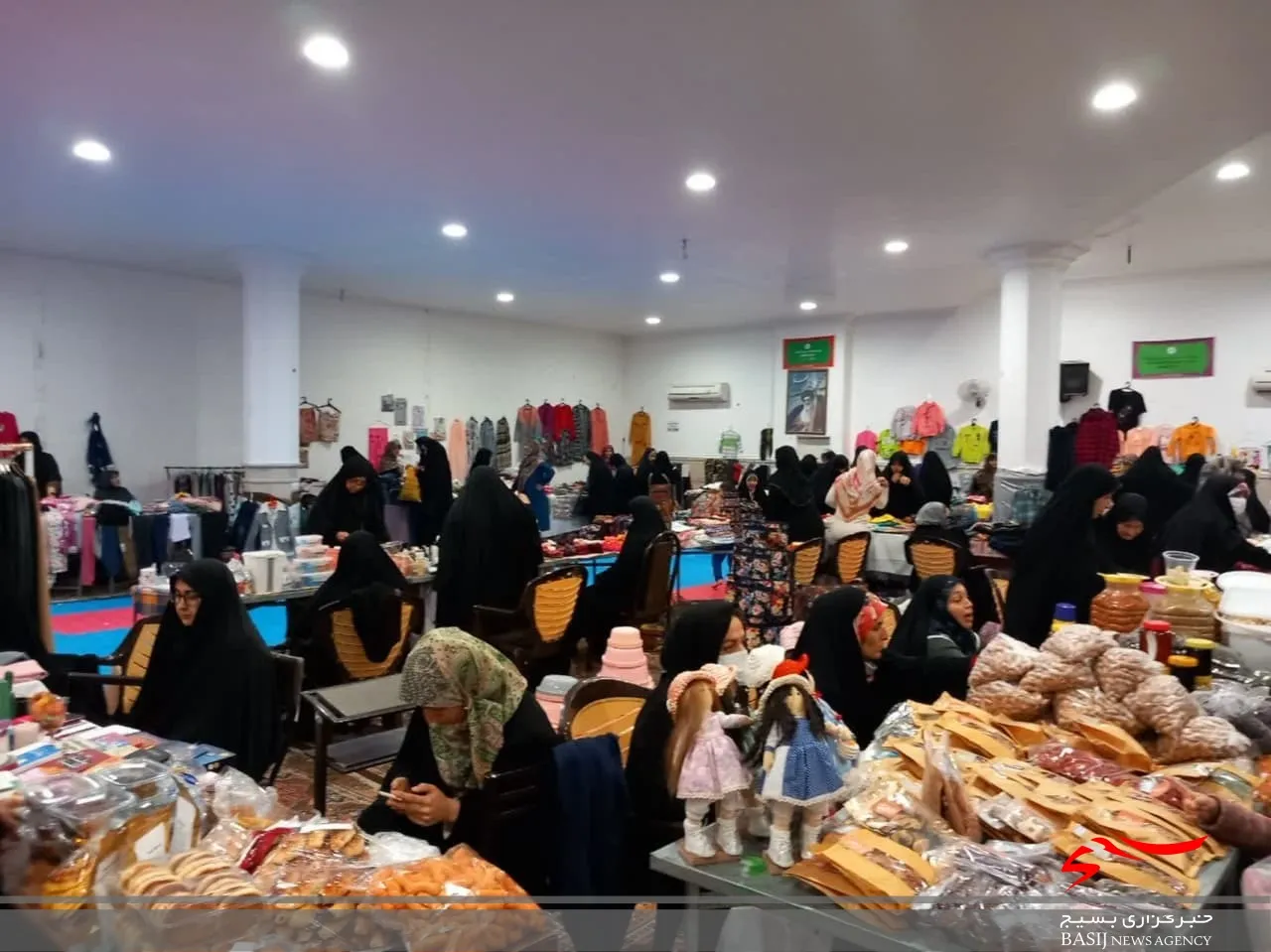 محصولات مشاغل خانگی قم در بازارچه نرجس عرضه می‌شود