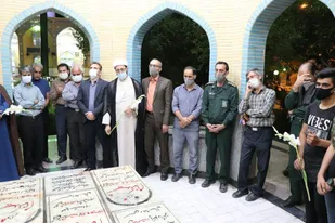 گلباران و غبار روبی مزار شهدای گمنام در شهرستان سرخه