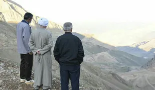 بازدید امام جمعه شاهرود و برخی مسئولان و کارشناسان از معدن بوکسیت تاش