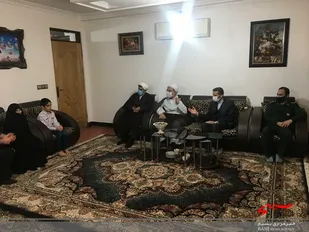دیدار مسئول دفتر نمایندگی ولی فقیه در سپاه کربلا با خانواده شهیدان فتح الهی