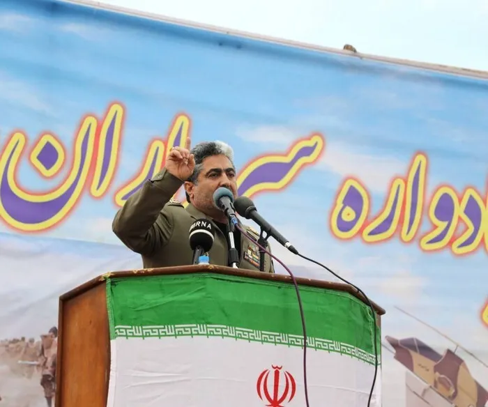 استقامت مردم ایران در چهار دهه اخیر دشمن را به زانو درآورده است
