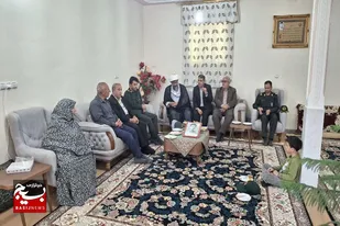 دیدار جمعی از پاسداران و بسیجیان حوزه مقاومت امام حسن(ع) شهر دمق با خانواده شهدا