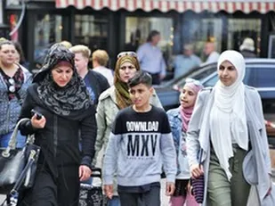 گفت&zwnj;وگوی با دکتر لیلا ثمنی، عضو هیئت علمی پژوهشکده زنان دانشگاه الزهرا (س)
زنان غربی به اسلام روی می&zwnj;آورند اگر بدانند چقدر حامی آنهاست