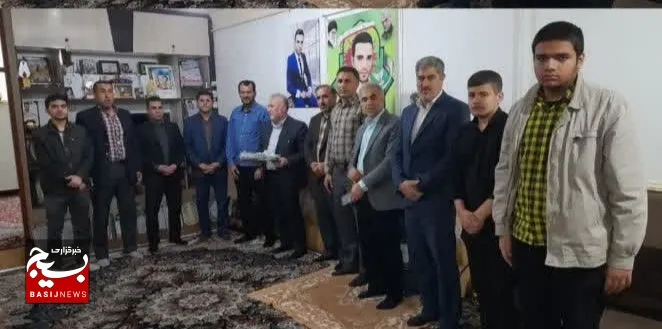 دیدار با خانواده معزز شهید در رامهرمز با حضور دانش آموزان