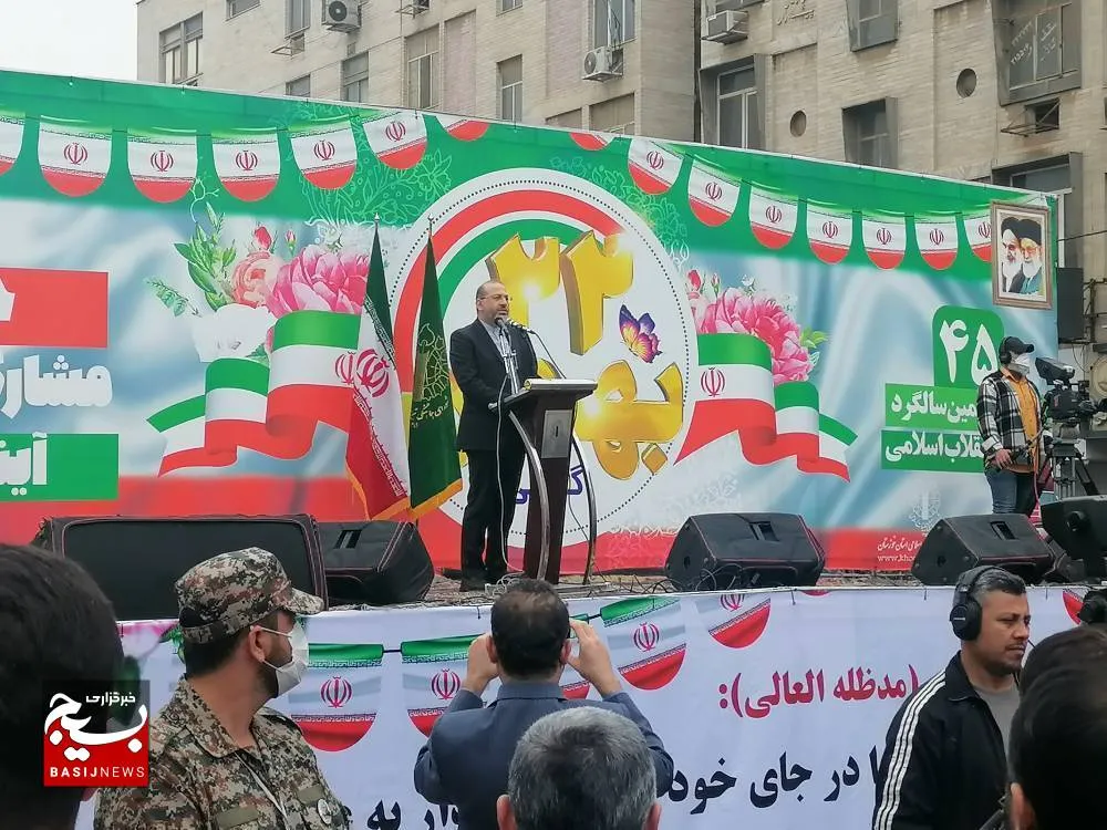 رمز موفقیت ملت ایران تبعیت از حضرت امام خمینی (ره) و رهبر انقلاب