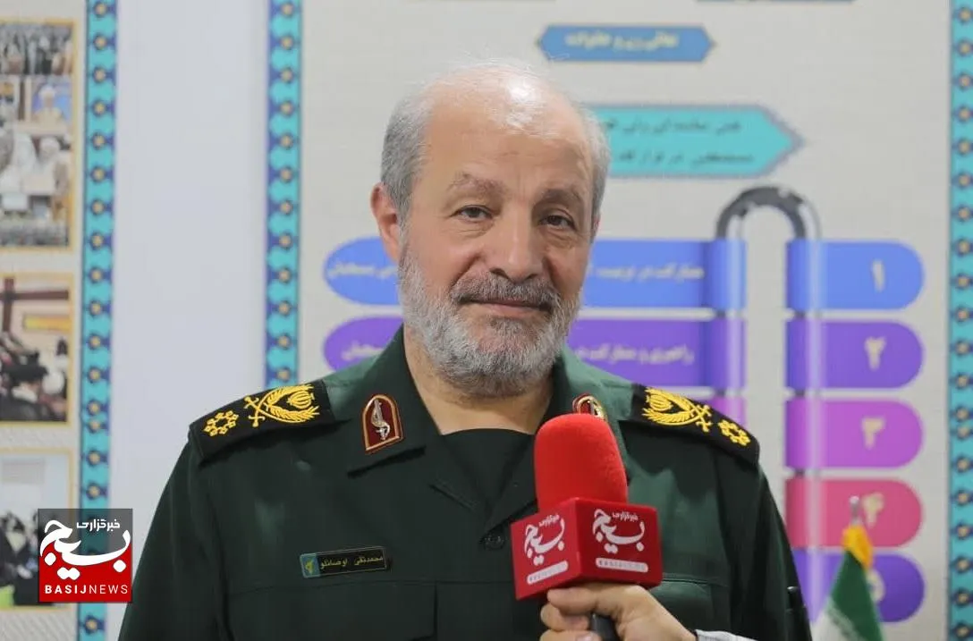 فرمانده معظم کل قوا، سپاه را یک نیروی نظامی صِرف نمی‌دانند چرا که این نهاد به بسیج و بدنه مردم متصل است