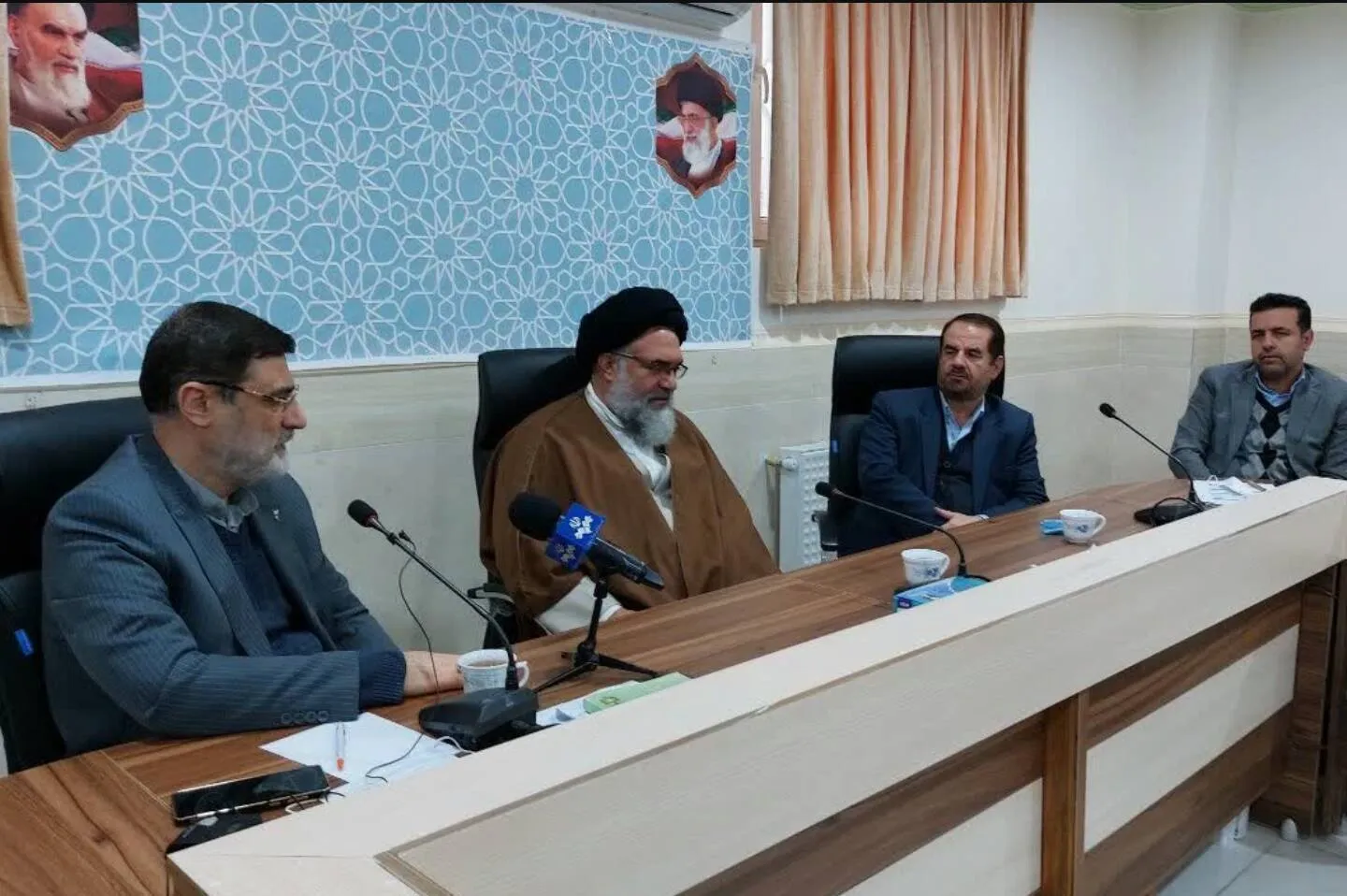 دیدار معاون رئیس جمهور با امام جمعه یاسوج/  تاکید بر رسیدگی به مشکلات درمانی ایثارگران و تکمیل پروژه نیمه‌تمام