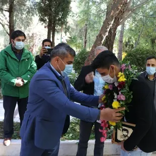 تقدیر شهرداری و شورای اسلامی شهر شاهرود از مدال آور تکواندو آسیا/اهدا مدال به شهید+ تصاویر