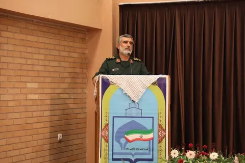 مسئولان ایرانی دنبال جنگ نیستند اما اجازه عبور دشمن از خطوط قرمز را نمی دهند