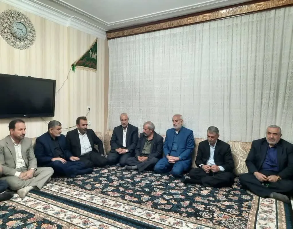 دیدار فرمانده سپاه امیرالمؤمنین(ع) استان ایلام با خانواده جانباز شهید 