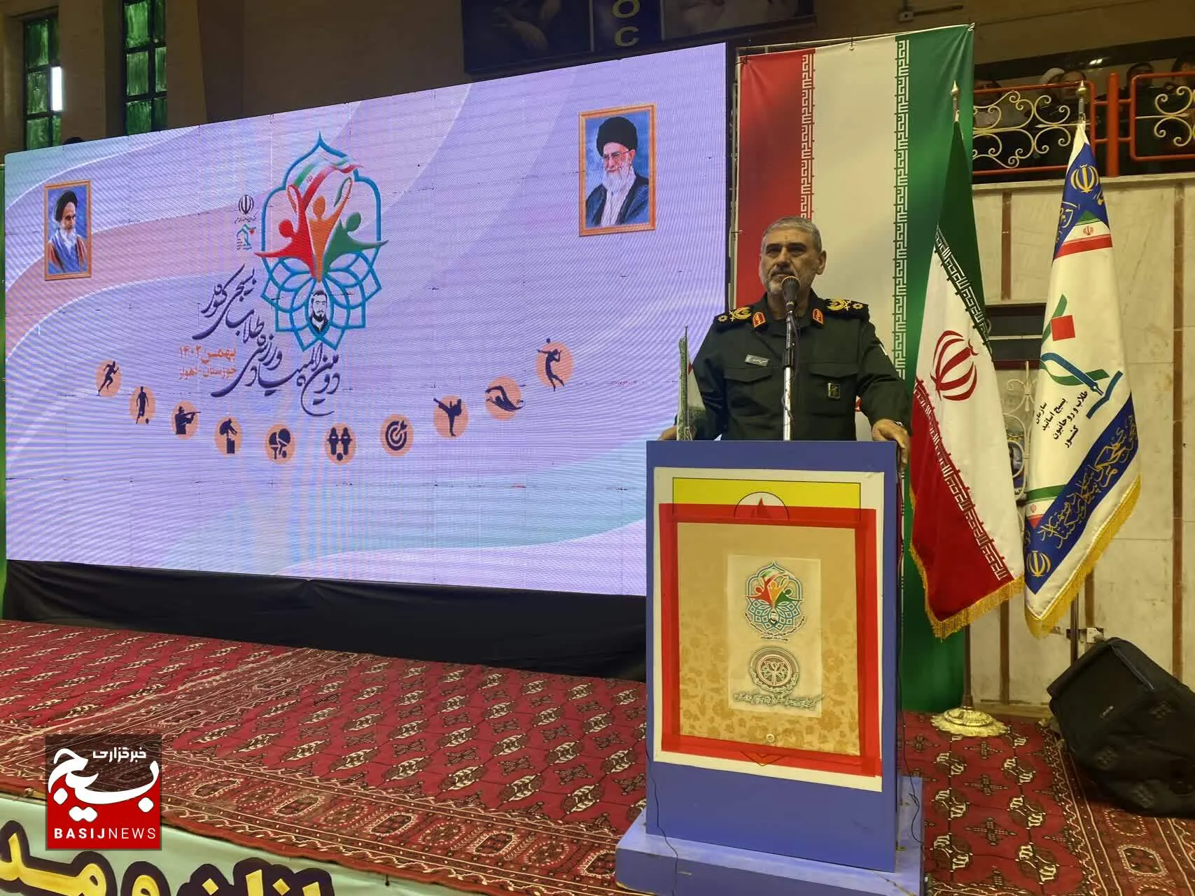 دشمنان ما در حال برنامه ریزی برای عرصه‌های ورزشی و تخریب آن هستند