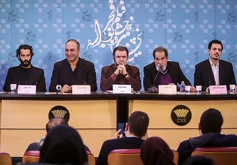 سوال خبرنگار بسيج از كارگردان گشت ٢ درباره برخي ديالوگ هاي مبتذل