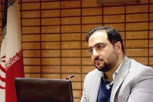 تابت آیات قرآنی توسط جمعی از خوشنویسان در مسجد نصیر الملک