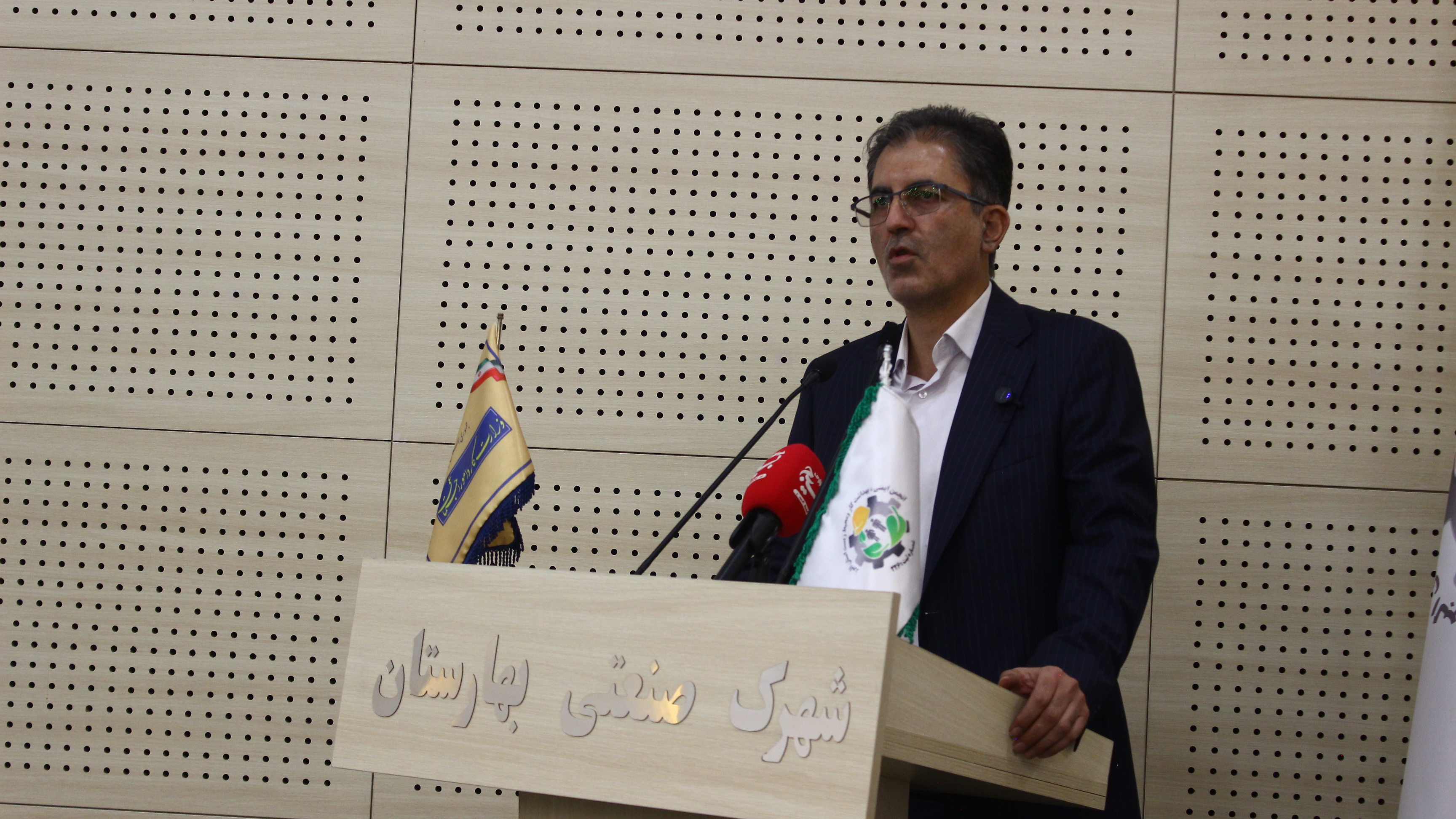 همایش تخصصی ایمنی در البرز برگزار شد؛ تأکید مسئولان بر نقش کارشناسان ایمنی و ارزیابی ریسک برای پیشگیری از حوادث کار