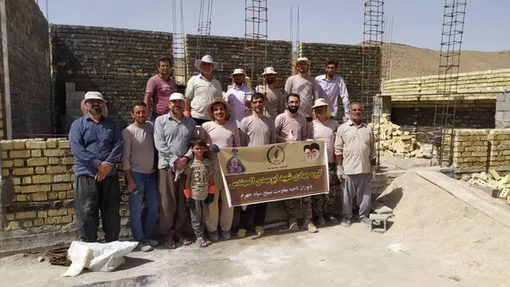 پایان آجرچینی منزل محروم با فعالیت دو روزه گروه جهادی «شهید ابو مهدی المهندس»