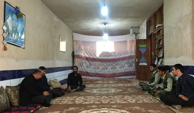 دیدار با خانواده شهید دانش آموز در لردگان