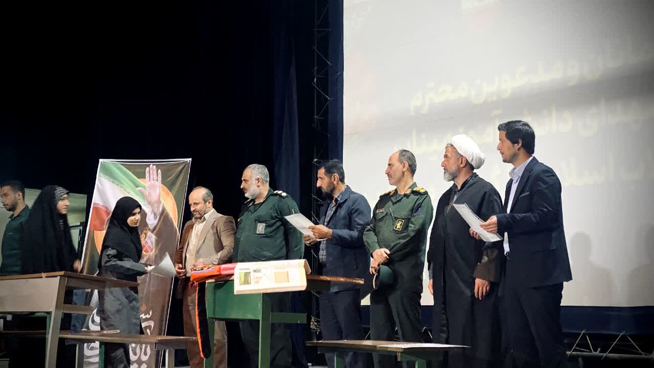 یادواره‌شهدای‌دانش‌آموزمیناب‌ورهبرشهیدانقلاب در سیاهکل برگزارشد