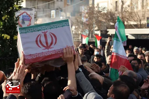 گزارش تصویری|مراسم تشییع پیکر مطهر دانشجو معلمِ بسیجی، شهیده «فائزه رحیمی»، در منطقه ۱۸ تهران برگزار شد.