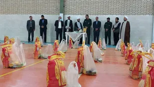 رو نمایی و توزیع 400 بسیته معیشتی و بن خرید لوازم التحریر بین نیازمندان در نایین