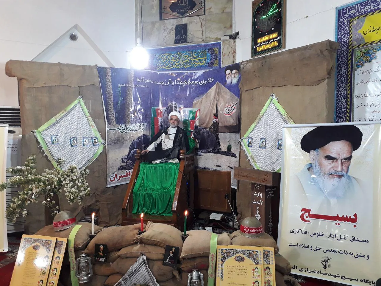 سفارش امام به ما خواندن وصیت شهدا برای درک حرف و پیام آنان بود
