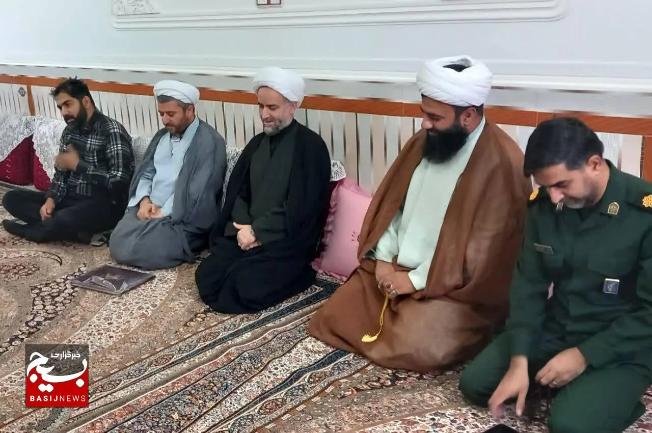 مسئول نمایندگی ولی فقیه در سپاه سلمان با خانواده شهید احمد حبیبی دیدار کرد