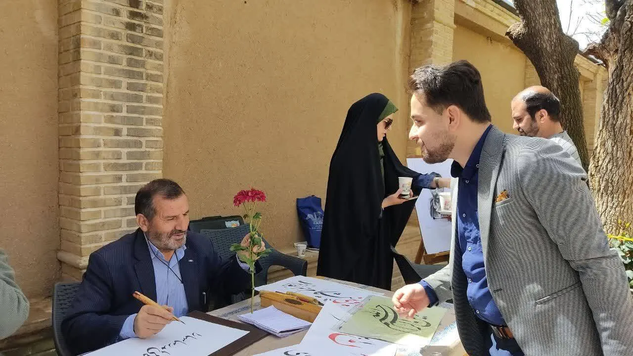 در بیت تاریخی امام خمینی(ره) ورکشاپ هنری برگزار گردید