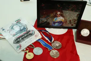 گزارش تصویری/ شال پهلوانی بر دوش یادگاران شهدا