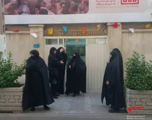 بازدید بسیجیان پایگاه شهدای ۱۹دی از منزل شهید مهدی زین الدین