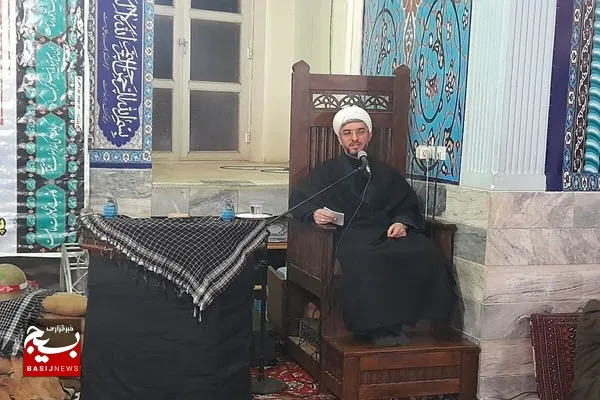 رمز پیروزی بر دشمنان و فتنه‌گران ولایت‌مداری است