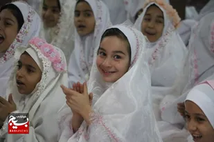 برگزاری مراسم جشن تکلیف دختران نُه سال در شهرک امیرالمومنین(ع) کمالشهر