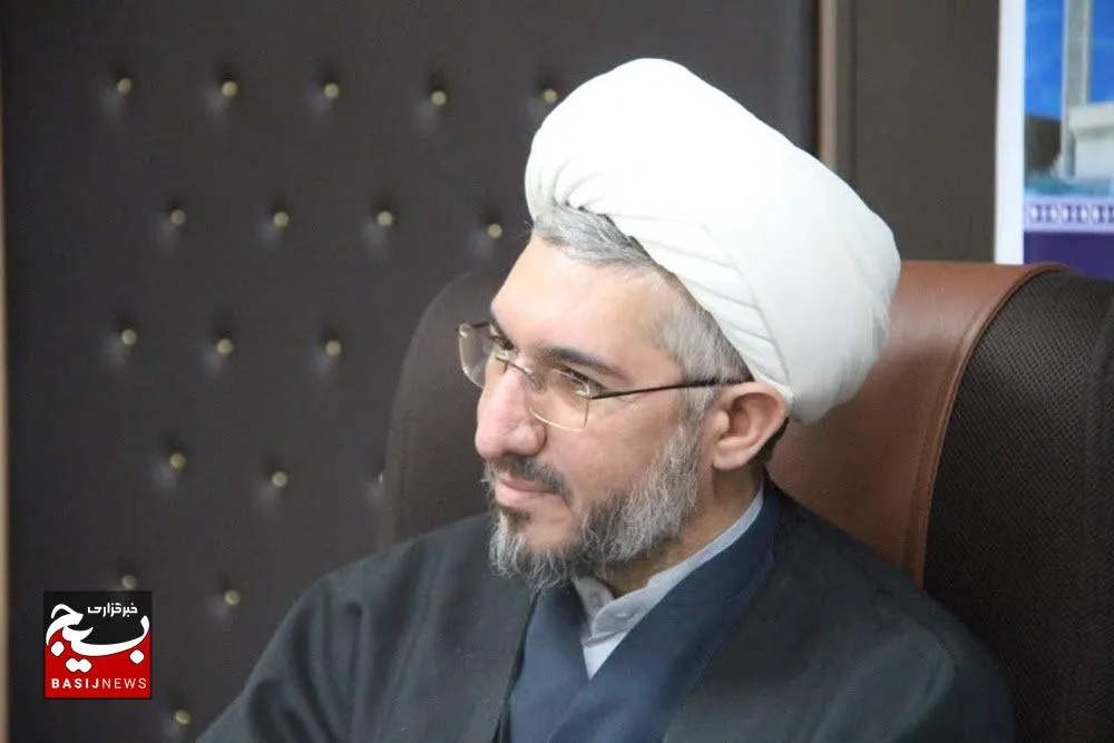 شعر شاعران سلاح و نوای آنان مرهم است