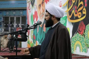 حاج قاسم سلیمانی قهرمان ملت ایران و الگوی امت اسلام است