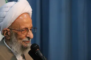نامه جمعی از شاگردان آیت&zwnj;الله مصباح به رهبر انقلاب/خط تعیین&zwnj;شده را با قوت ادامه می&zwnj;دهیم