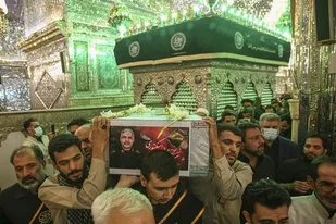 پیکر شهید اسکندری در گلزار شهدای شیراز آرام گرفت