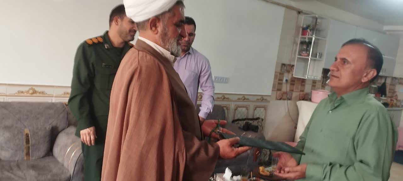 دیدار و تجلیل مسئول دفتر نمایندگی ولی فقیه در سپاه فتح از خانواده شهدا در یاسوج