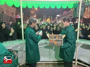 موکب حوزه بسیج آستان قدس رضوی در قم به زائران حضرت معصومه(س) خدمت‌رسانی کرد