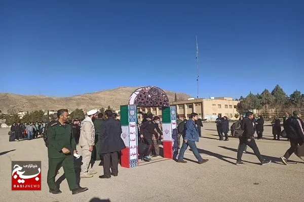 ۲۰۰ دانش آموز ناحیه دو شیراز به مناطق عملیاتی جنوب اعزام شدند