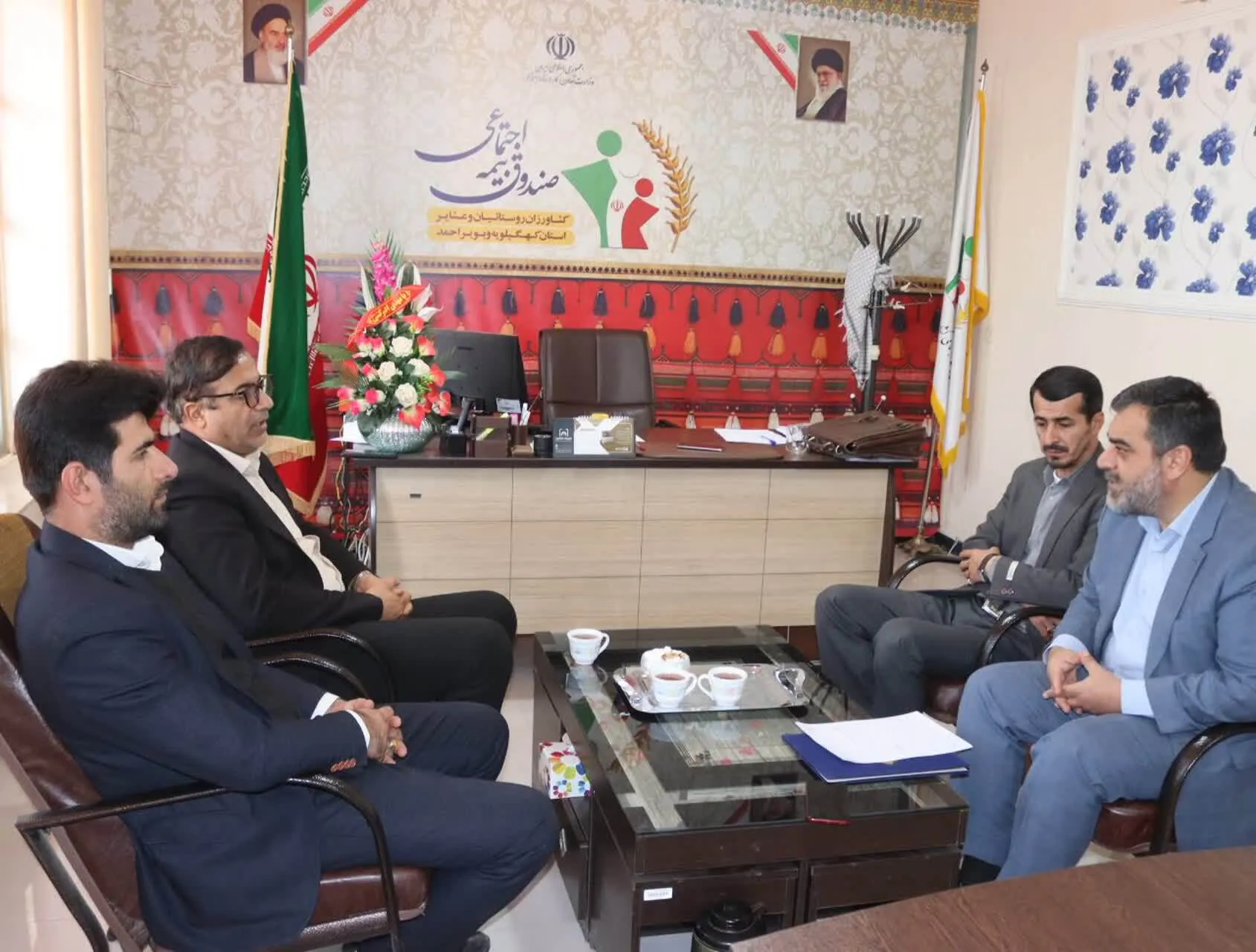 نشست هم اندیشی مدیر صندوق بیمه اجتماعی با مدیرکل امور روستایی  استانداری برای جذب سهمیه قرارگاه کرامت