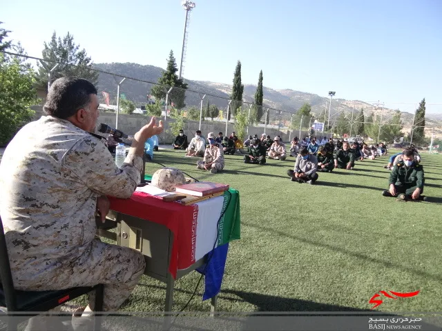 برگزاری نشست سیاسی با موضوع  تقابل ایران و آمریکا در تیپ 48 فتح