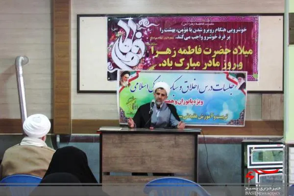 خانواده پاسداران باید پرچمدار مکتب حضرت زهرا(س) باشند