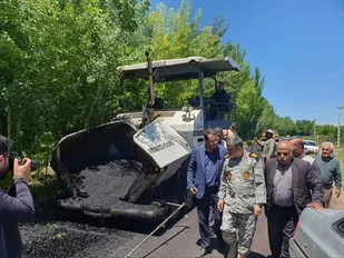 بازدید از روند اجرای پروژه آسفالت راه روستای قدیم&zwnj;آباد قزوین به همت جهادگران بسیج سازندگی