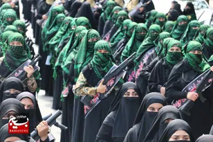 رژه اقتدار بانوان نقش‌آفرین اقشار بسیج در مشهد