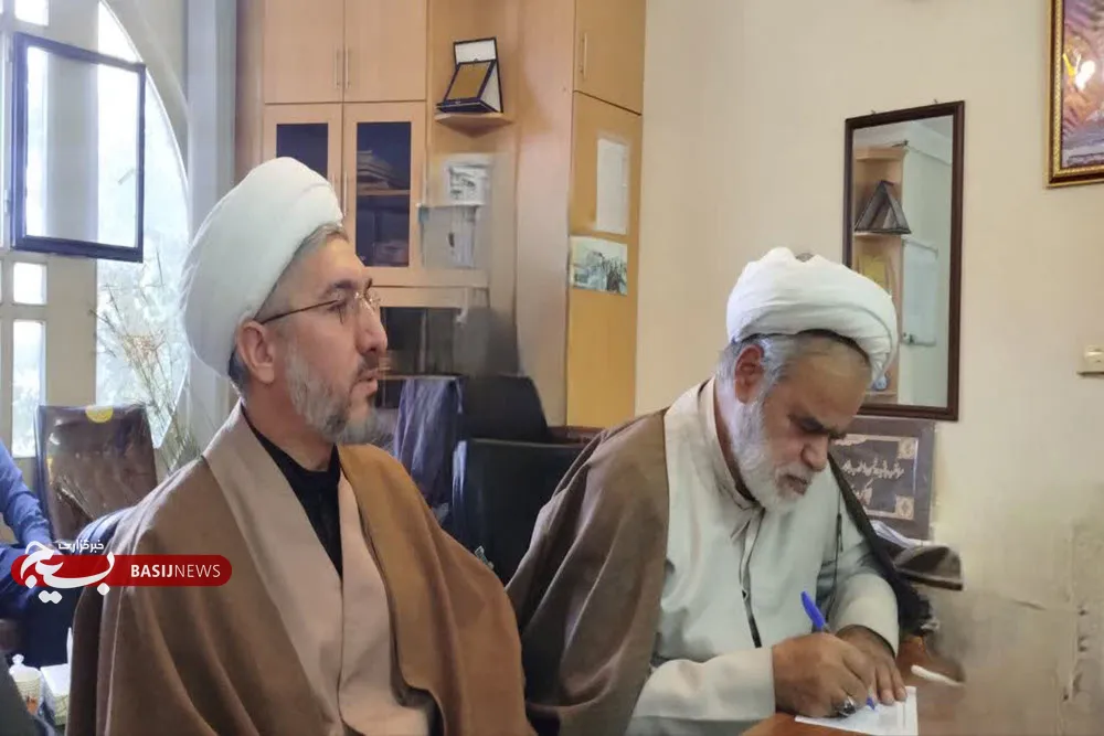 تلاوت قرآن، تکریم سادات و انفاق در راه خدا تجلی پیروی از سیره حضرت فاطمه(س) تلاوت قرآن، تکریم سادات و انفاق در راه خدا تجلی پیروی از سیره حضرت فاطمه(س)