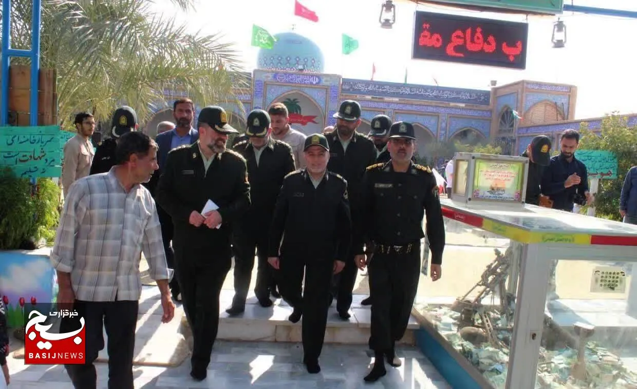 ادای احترام فرمانده نیروی انتظامی خوزستان به  شهدای یادمان هویزه